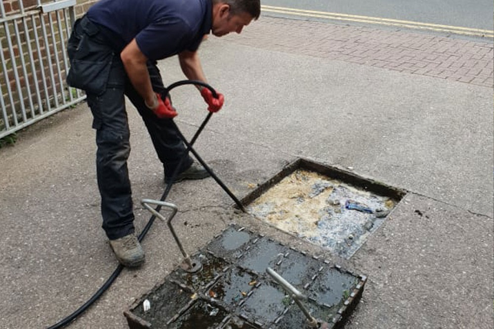 Easy Ways To Clear A Blocked Drain And Its Reasons