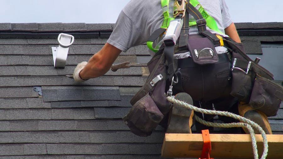 How To Find Out Expert Roofing Contractors In The City?