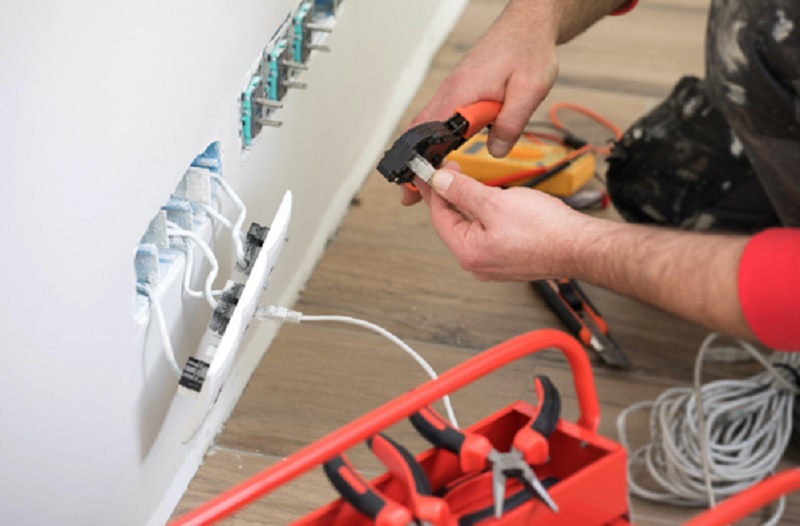 8 Tips to Choose the Right Domestic Electrician Services for Your Home’s Needs