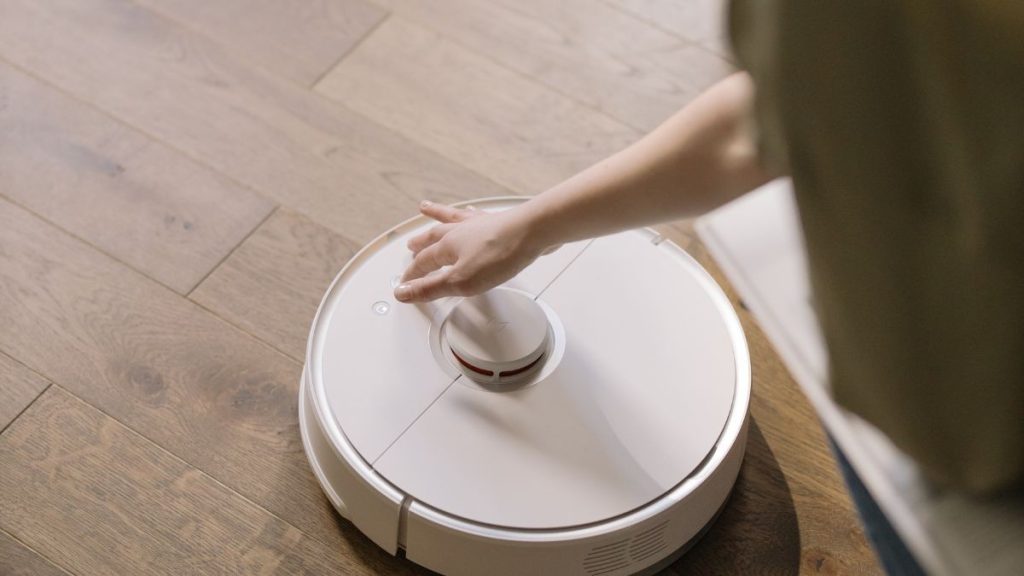 From Dust to Shine through the Power of Robot Vacuums
