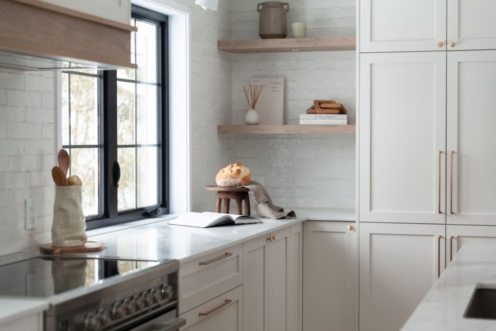 Best Backsplash Ideas to Complement White Kitchen Cabinets